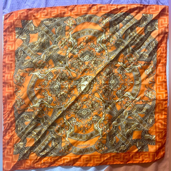 Versace silk scarf - Picture 1 of 3